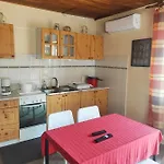 Labdarozsa Apartmanhouse
