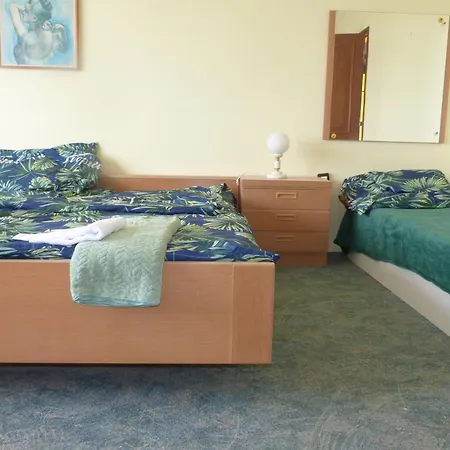 Apartman Labdarozsa Apartmanhouse *