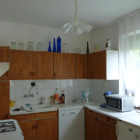 Labdarozsa Apartmanhouse Apartment
