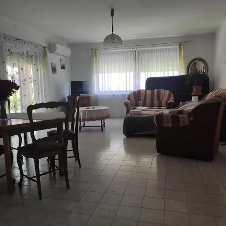 Labdarozsa Apartmanhouse Apartman