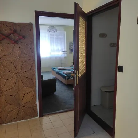 Apartman Labdarozsa Apartmanhouse *