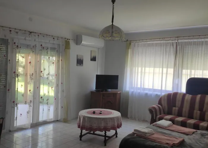 Apartment Labdarozsa Apartmanhouse